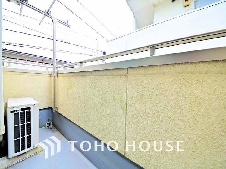 バルコニー 日当たりの良いバルコニーで晴れの日の洗濯物も楽しみになりますね