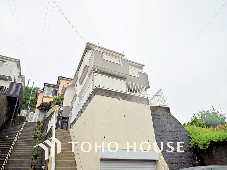 外観 〜「上永谷」駅徒歩15分〜野庭町に佇む、高台・陽当たり良好なリフォーム済3LDK住宅〜