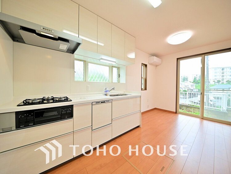 キッチン 落ち着きのあるカラーで統一された清潔感と気品が溢れるキッチン