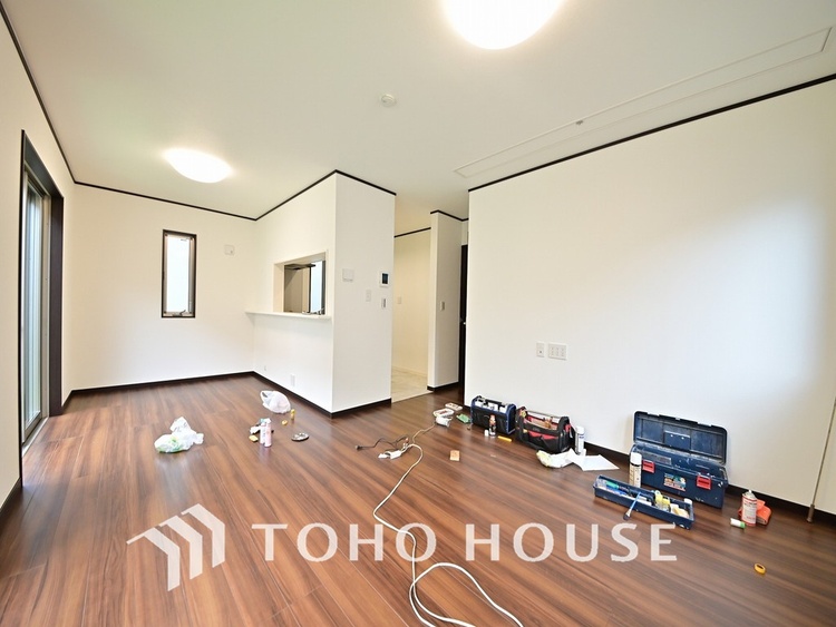 内装 広がりのある住空間、家族が集まるリビング・ダイニング