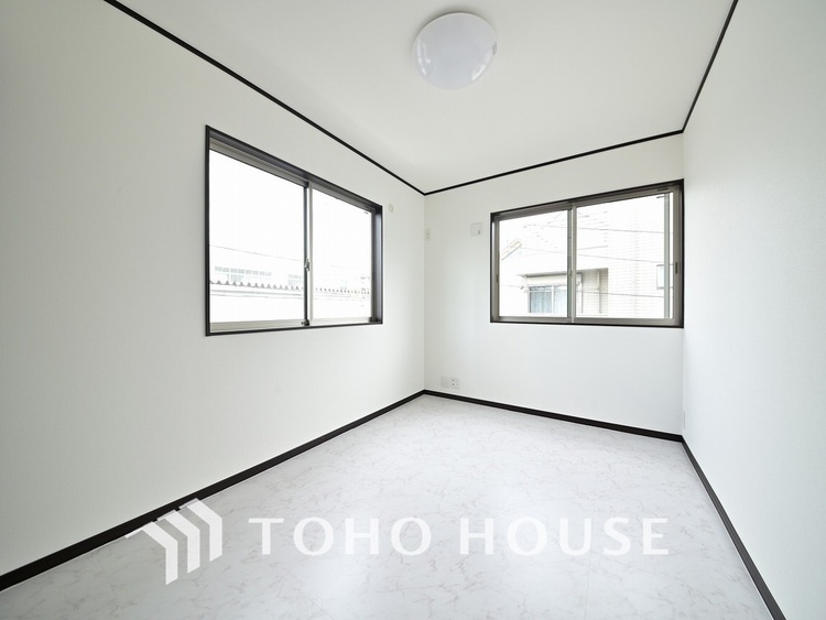 内装 採光もある洋室は、くつろぎのひと時を過ごすのにぴったり