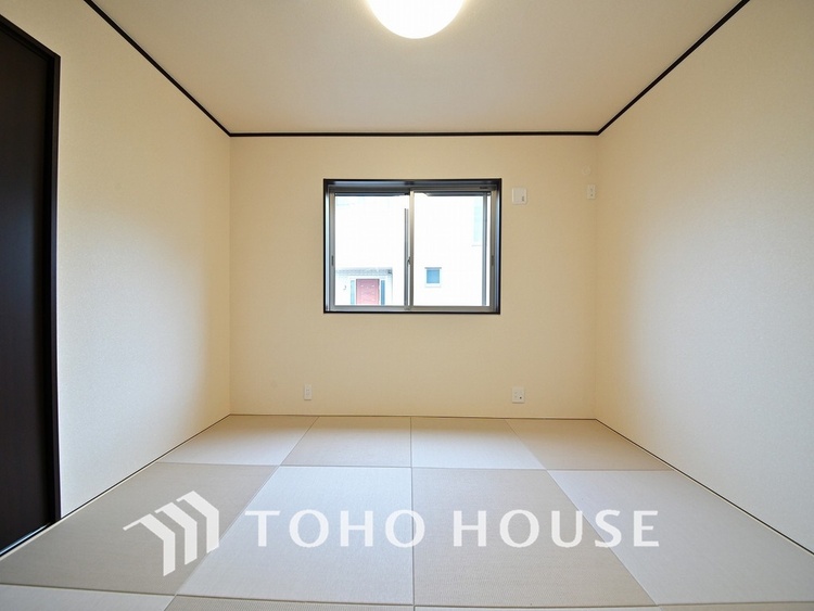 内装 客間はもちろん、個人のスペースにも使える和洋室