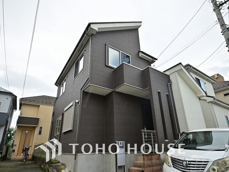 外観 〜広々LDK16帖、全居室6帖以上のゆとりある4LDK中古戸建て〜南向きのため陽当たり良好〜