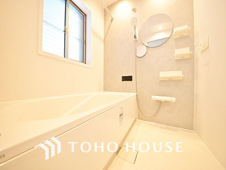 風呂 一日の疲れを癒すバスルームは、心地よいリラックスを叶える清潔感溢れる空間