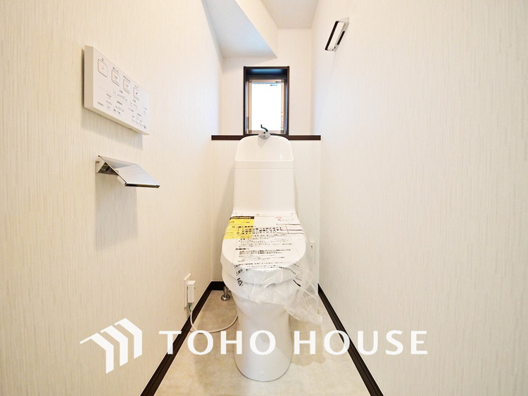 トイレ 清潔な洗浄機能付温水シャワートイレ