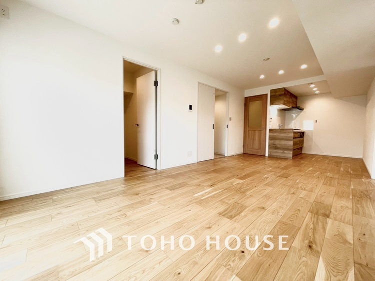 内装 【LIVING】◆眩い◆光が燦々と入り、家族の笑顔を照らす。「いつまでも続いて」と願う夢のような毎日がここにある。