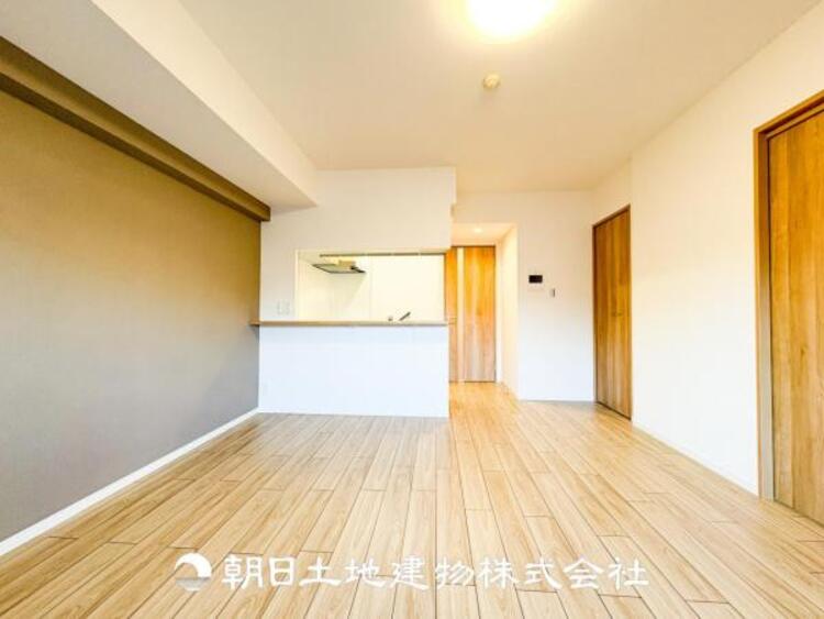 居間 大切なご家族、招いた友人と過ごすひと時を溢れる光が優しく包み込む空間。