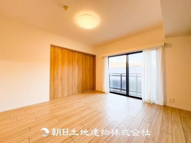 居間 家族や友人との時間など、１番多くの時間を過ごす空間だからこそ落ち着いた空間になります。