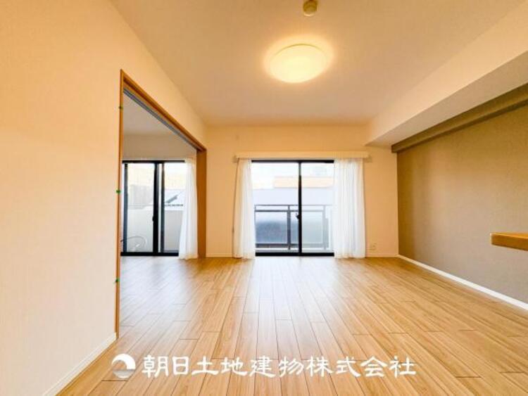 居間 ゆっくりと過ごす空間に相応しく、ここで楽しむ時間が家族や友人との絆をより深めてくれそうです。