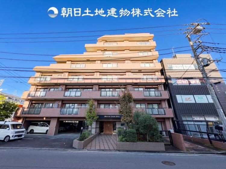 外観 表現された空間はたくさんの光を浴び、風を感じ、暮らしの時間を豊かにしてくれます。