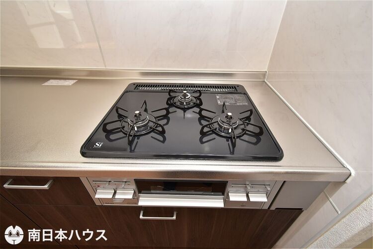 その他 【コンロ】ガス仕様の3口のコンロにグリル付き！