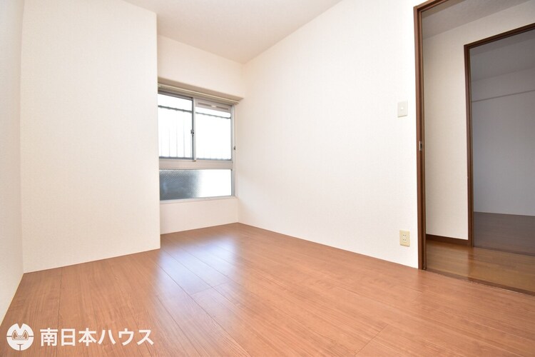 内装 【洋室】5帖の洋室です！2025年にクロス交換してあります♪