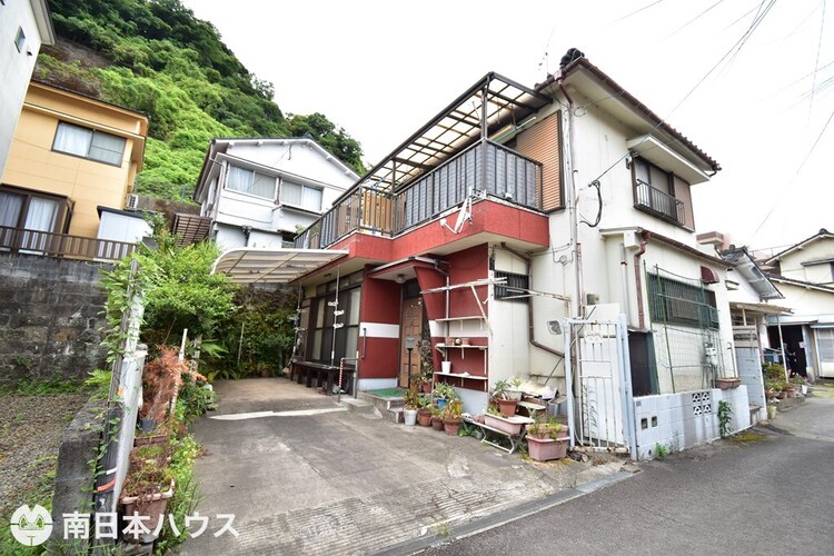 外観 東向き道路【敷地面積104.56m2(31.62坪)】駐車2台分！室内のご見学が可能です♪