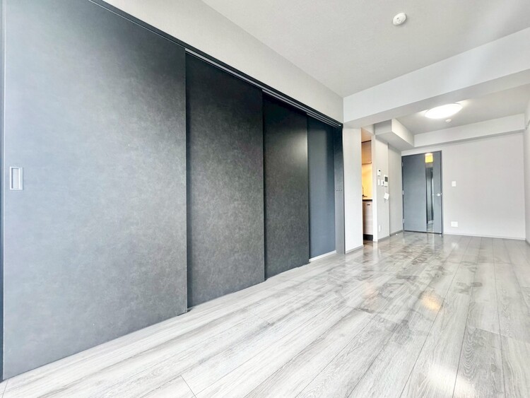 居間 飾り過ぎないシンプルな内装と偏り過ぎないデザインで統一しました。