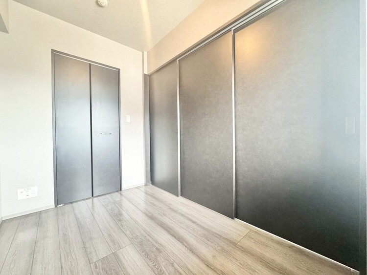 寝室 ベッドも十分に設置するスペースがあります。