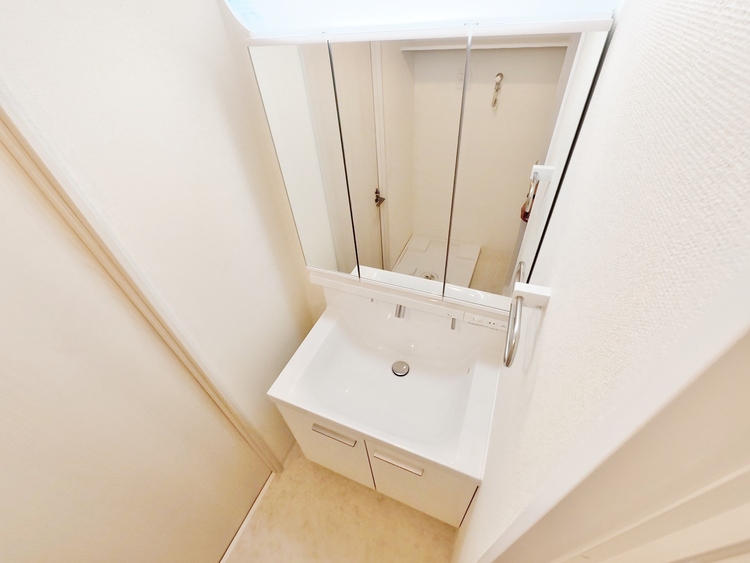 洗面 何かと物が増える場所だからこそ、スッキリと見映えの良い空間に。