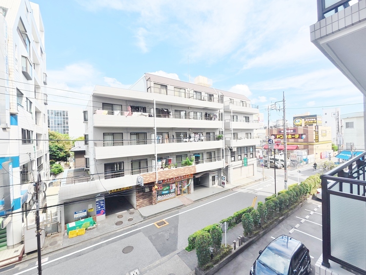 バルコニー 頬をなでる、優しい風を感じることが出来ます。