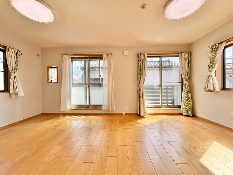 居間 居心地の良い空気感は、暮らしのステージを彩り、心からのやすらぎと満足感を与えてくれます。