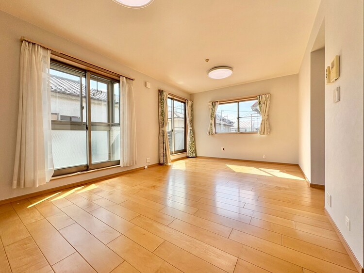 居間 飾り過ぎないシンプルな内装と偏り過ぎないデザインで統一しました。