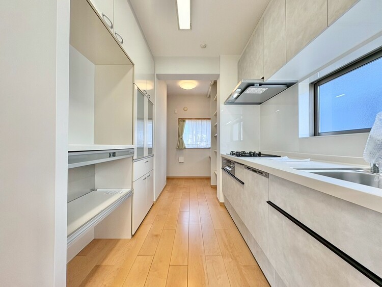 キッチン 洗練されたスタイリッシュなデザイン性と使いやすさを備えた仕様。