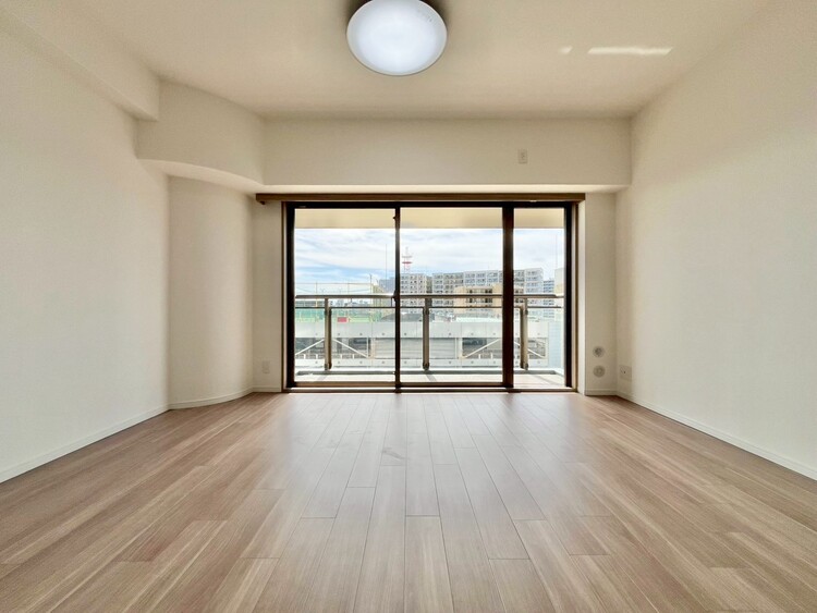 居間 忙しく過ぎゆく日常を置き去るほど、ゆったりした時間が流れるリビング。