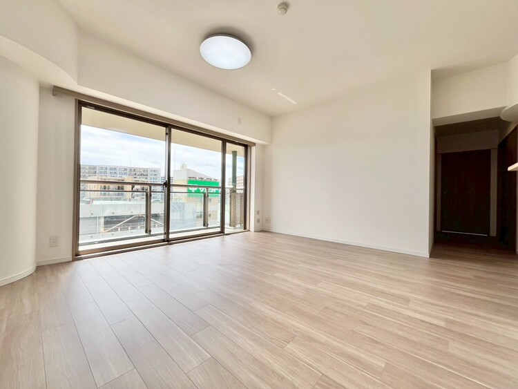 居間 居心地の良い空気感は、暮らしのステージを彩り、心からのやすらぎと満足感を与えてくれます。