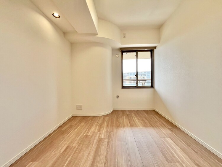 寝室 ベッドも十分に設置するスペースがあります。