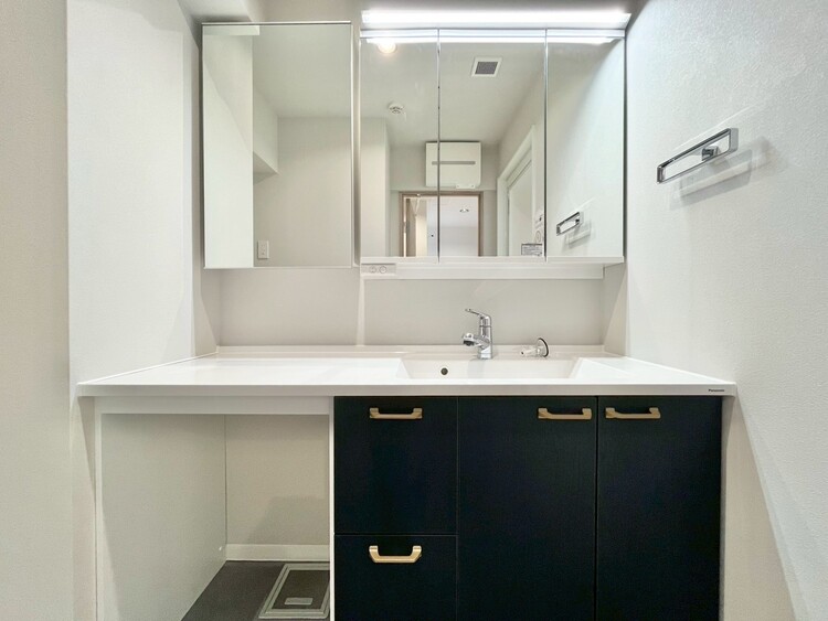 洗面 何かと物が増える場所だからこそ、スッキリと見映えの良い空間に。