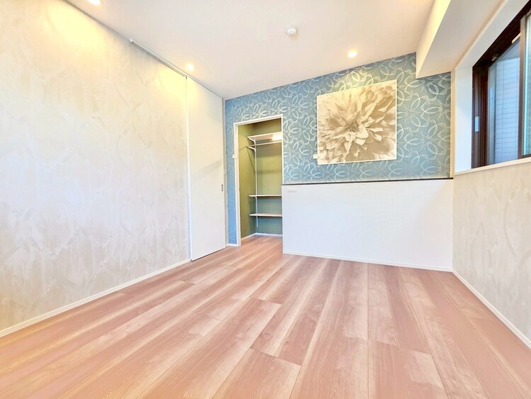 寝室 ベッドも十分に設置するスペースがあります。