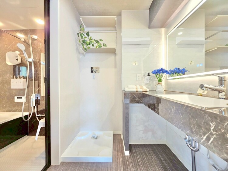 洗面 清潔感と心地よさを重視した、上質感漂うパウダールーム。