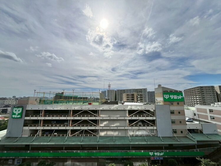 バルコニー 頬をなでる、優しい風を感じることが出来ます。