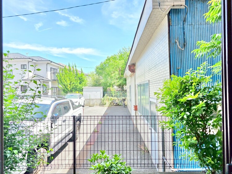 バルコニー 窓を開けると広がる青空。心をリフレッシュして日々を過ごしていきましょう。