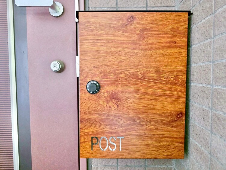 その他 郵便物を受け取るための郵便受けも。
