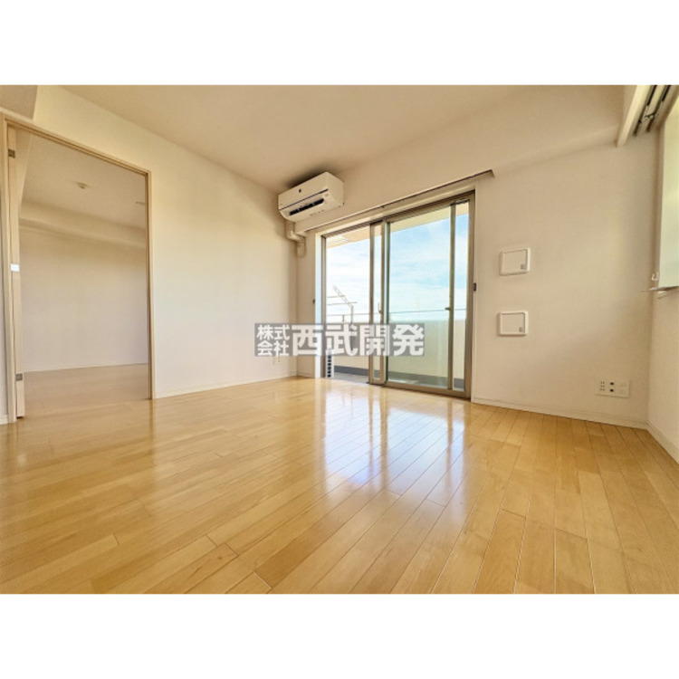 居間 ＬＤＫは家族みんなの快適空間です。お食事したりおしゃべりしたり、家族の絆を育むセントラルスペースです。