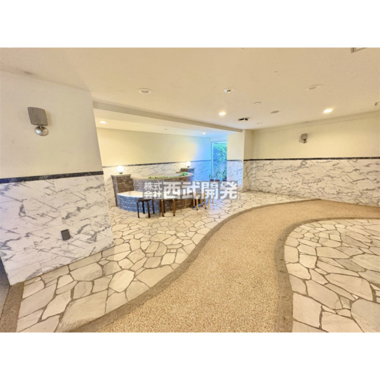 エントランス 開放的で気品のあるエントランスは第一印象グッド！ゆとりのある空間は心も豊かにしてくれます。