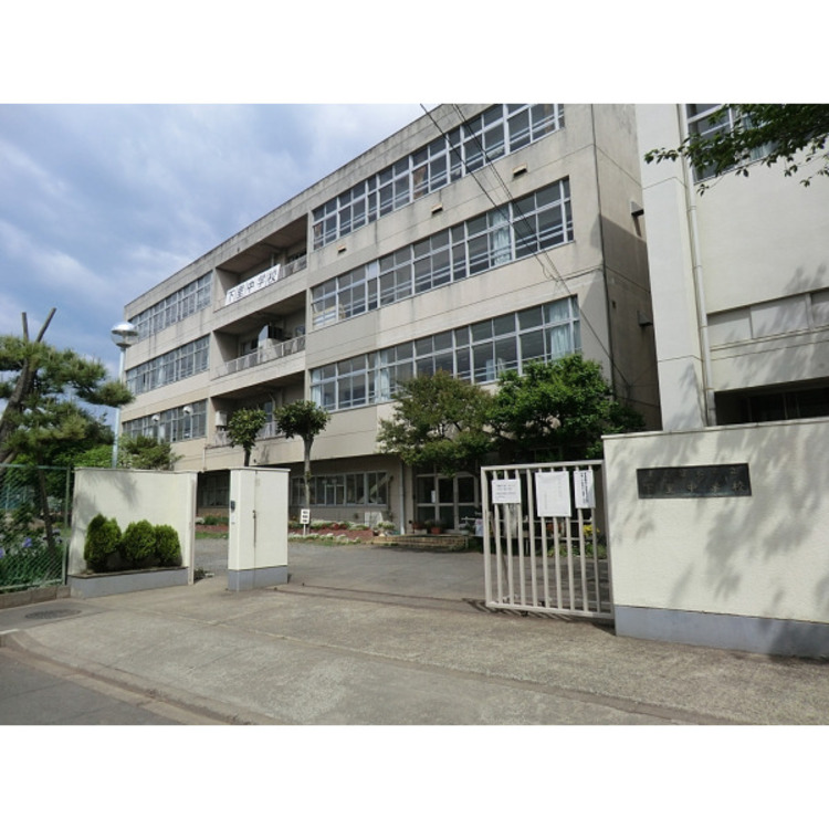 周辺 下里中学校(約400m)