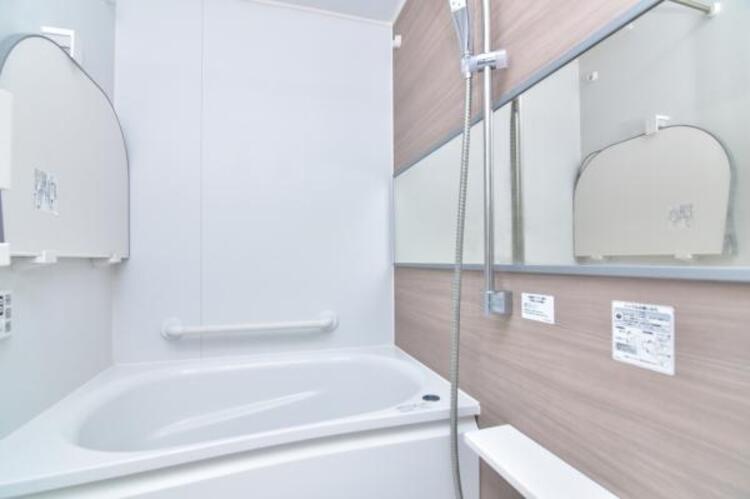 風呂 日々のお掃除が楽なように凹凸が少なく汚れの付き辛い仕様となりました。 