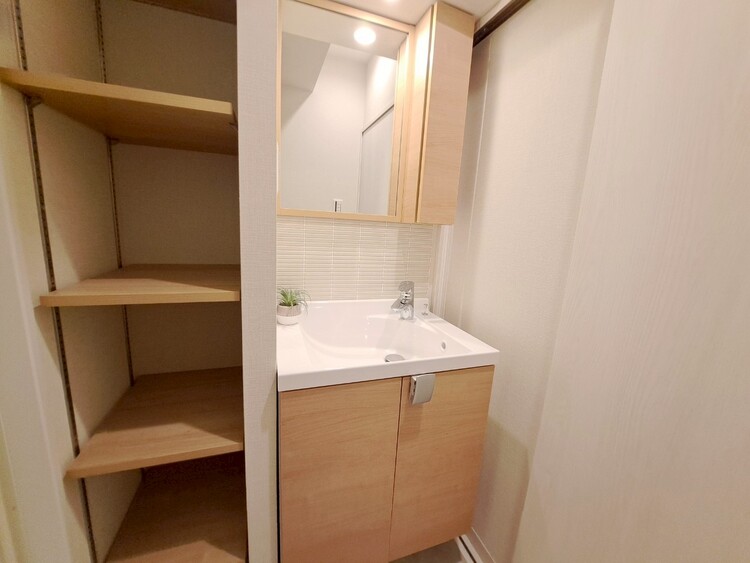 その他 清潔感を感じられる洗面化粧台。