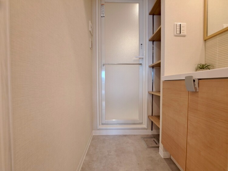 その他 十分な広さの脱衣所。