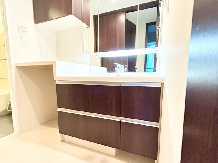 その他 十分な広さの脱衣所。