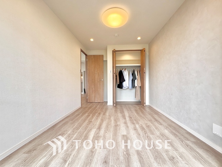 内装 【ROOM】感性を育むプライベートルームはシンプルでスマートな空間。好みの空間で読書をしたり、音楽を聞いたりと一人の時間も充実したものにできます。