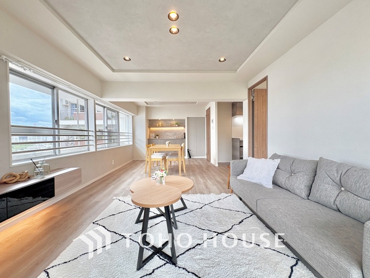 内装 「想像していた以上に広い」が写真を撮っているときの感想です。家事動線に配慮したプランによりご家族がくつろげる明るく広い空間が確保できました。