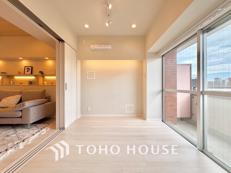 内装 【ROOM】感性を育むプライベートルームはシンプルでスマートな空間。好みの空間で読書をしたり、音楽を聞いたりと一人の時間も充実したものにできます。