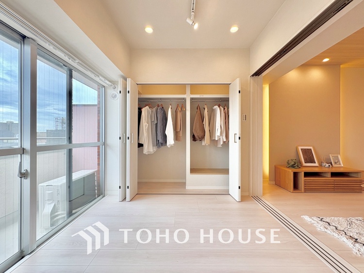 内装 【ROOM】感性を育むプライベートルームはシンプルでスマートな空間。好みの空間で読書をしたり、音楽を聞いたりと一人の時間も充実したものにできます。