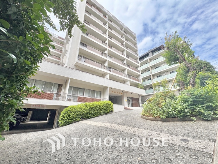 外観 漂う上質な空気感、マンションに入れば「おかえりなさい」と笑顔で迎えてくれるエントランス。最良の心配りを感じるマンションでした。