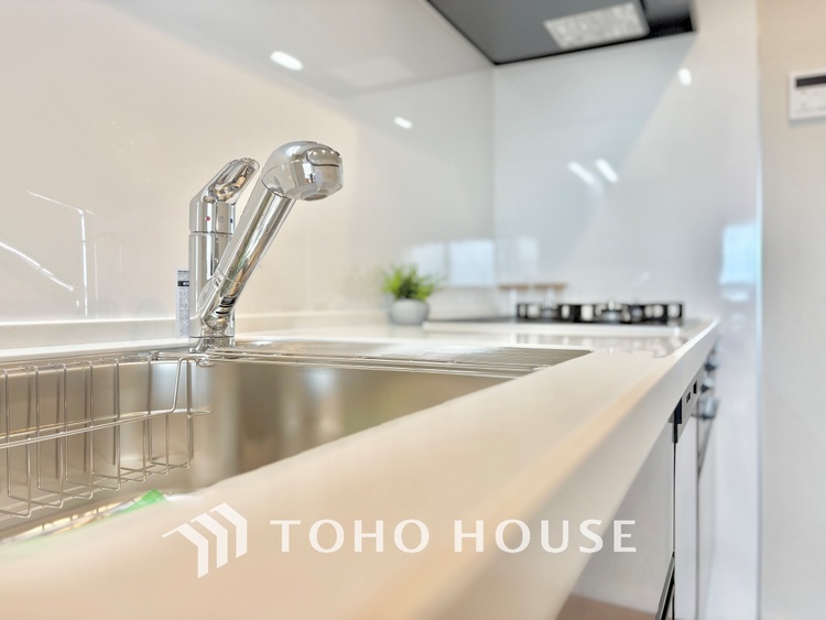 キッチン 叶えたかったのは落ち着きのあるナチュラルな風合い、そして開放感があるリビング。優雅な気分に浸れる幸せな時間を家族が自然と集まりたくなるこの空間で。