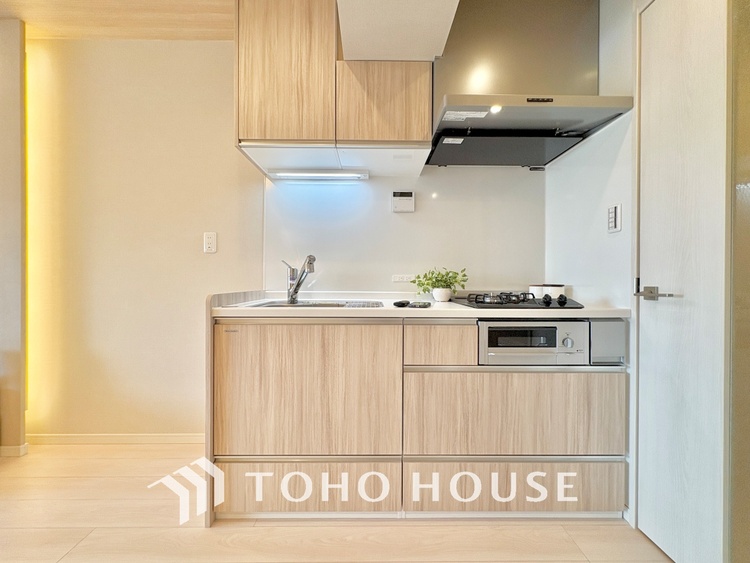 キッチン 手元の収納から、足元の収納までが全てスライド式で、奥のスペースまで有効に活用できます。奥まで上から見渡せるので、たまにしか使わない調理器具もサッと取出せます。