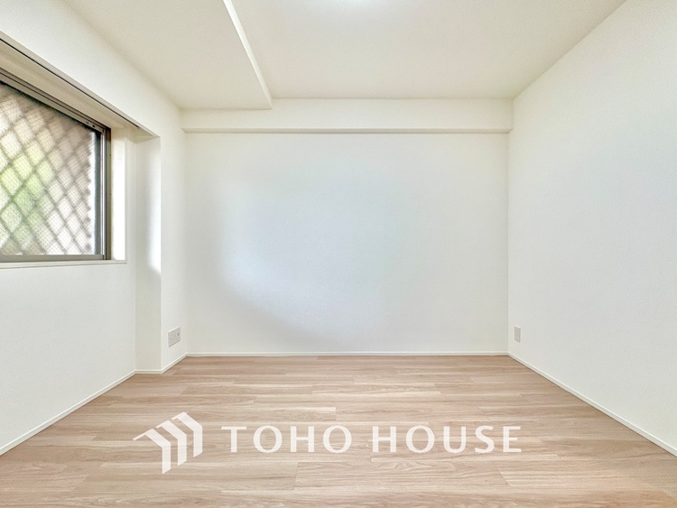 内装 叶えたかったのは落ち着きのあるナチュラルな風合い、そして開放感があるリビング。優雅な気分に浸れる幸せな時間を家族が自然と集まりたくなるこの空間で。