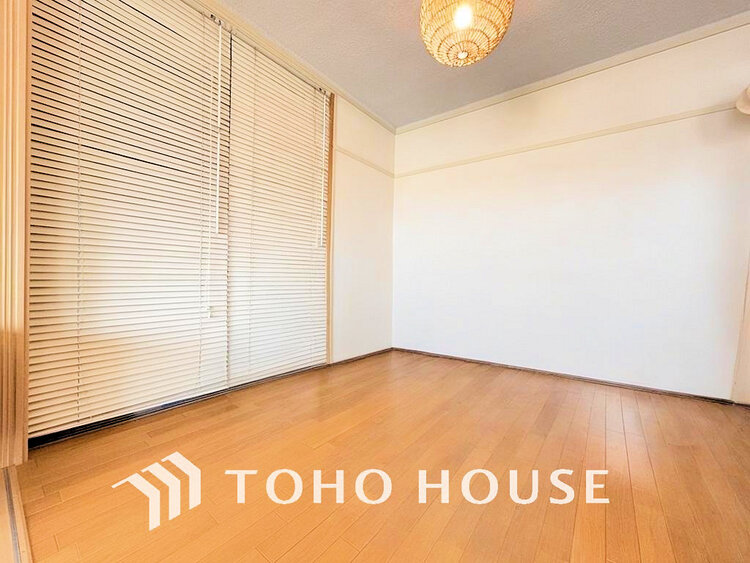 内装 シンプルですっきりとした室内は飽きのこない居心地の良い雰囲気(現地には家具があります)