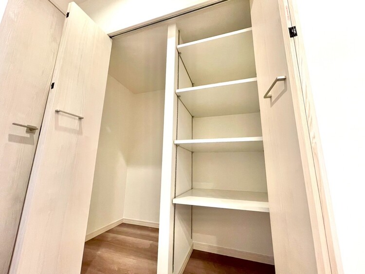 その他 収納スペースが付いていて、お部屋を広く使っていただけます。